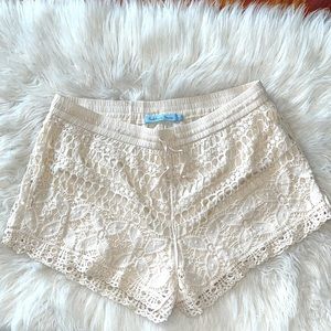 Lace cream shorts